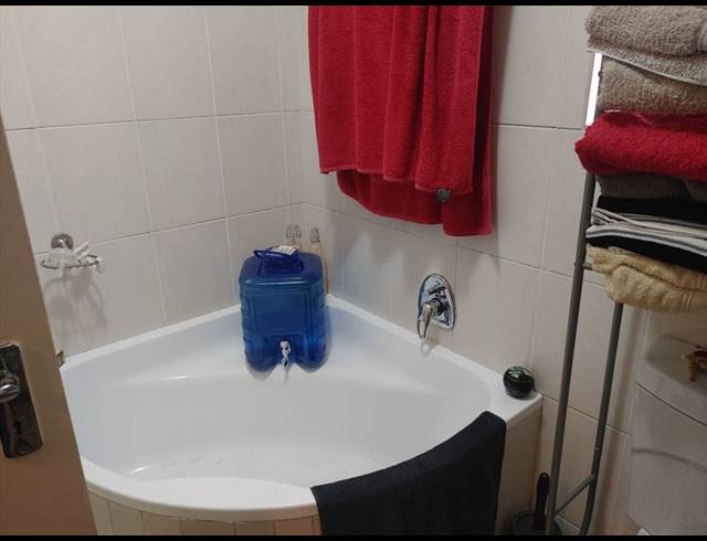 2 BEDROOM APARTMENT FOR SALE IN GLEN MARAIS